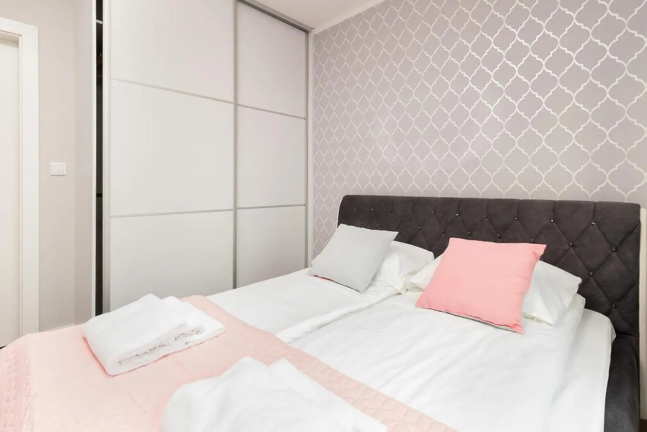 Two-Bedroom Apartment Old Town Gdansk Walowa By Noclegi Renters